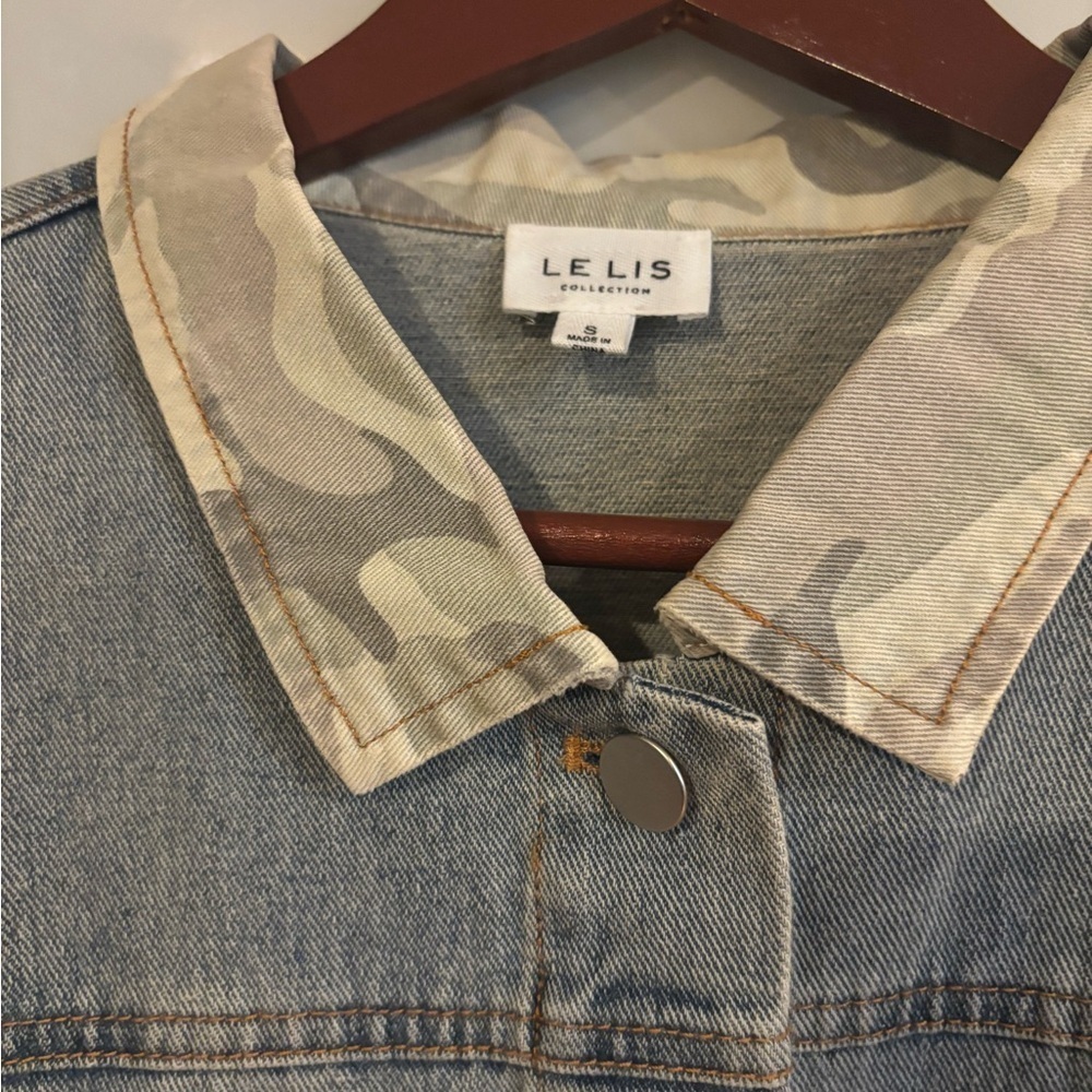 Le Lis Camo collared Jean Jacket NWOT